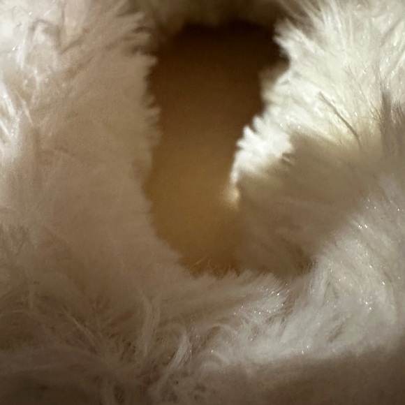 Warmies Cream Microwavable Slippers - Picture 3 of 11